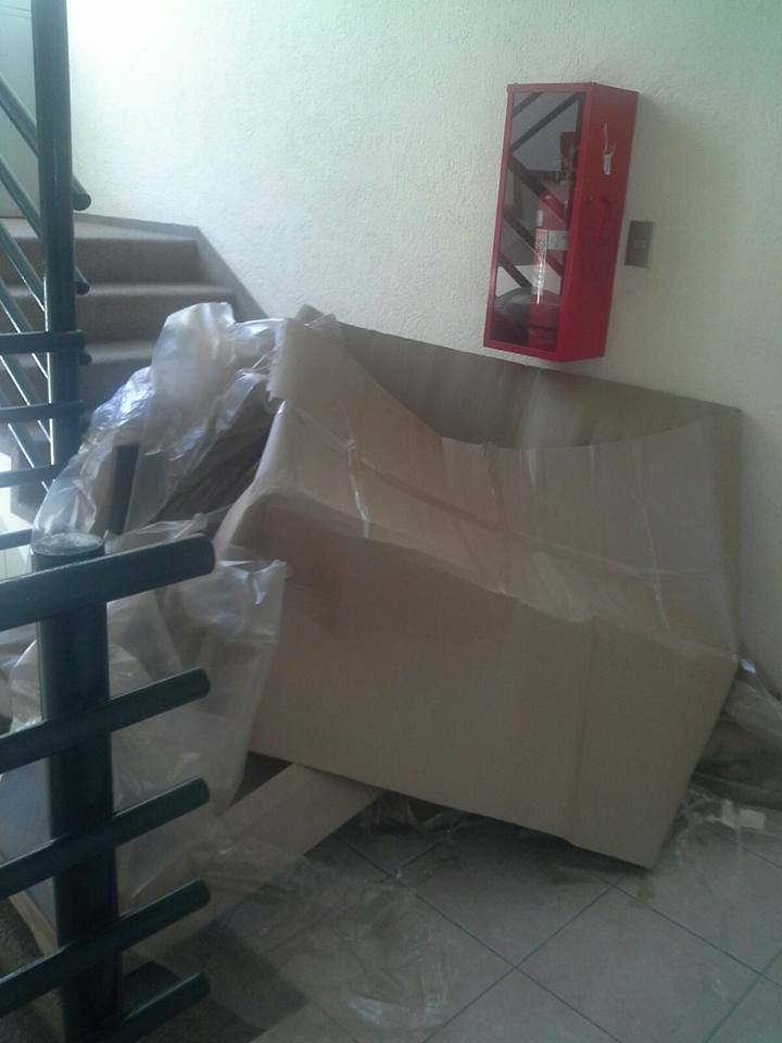 falabella - entrega de sillón en mal estado y mal desempeño de los encargados de despacho