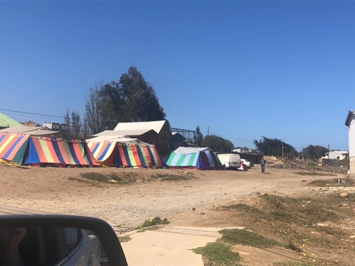 municipalidad de los vilos - campamento de gitanos en radio urbano al lado de propiedades
